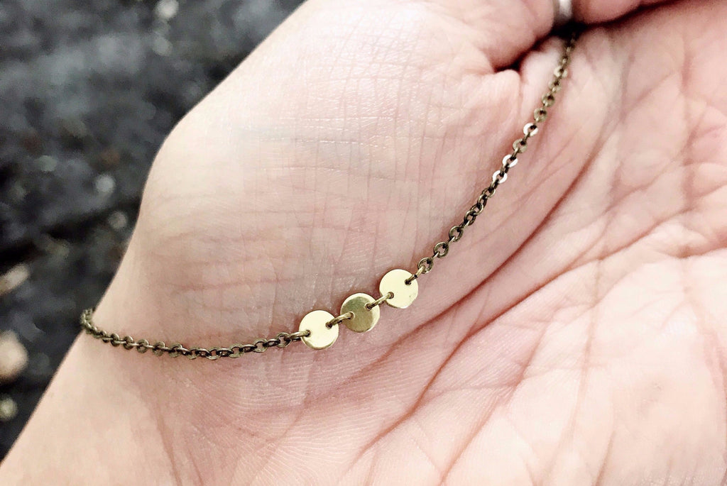 CIRCLE CHARM CHOKER