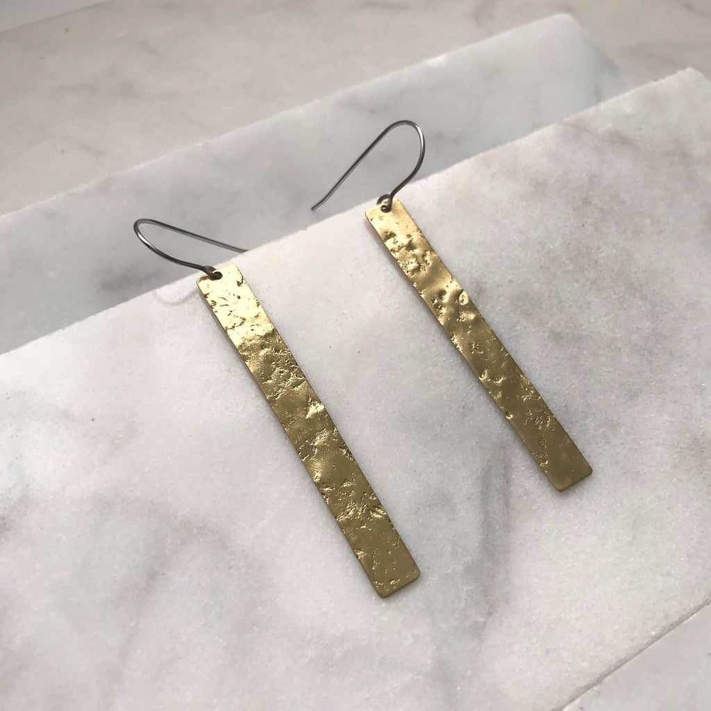 VERTICAL STATIC EARRINGS