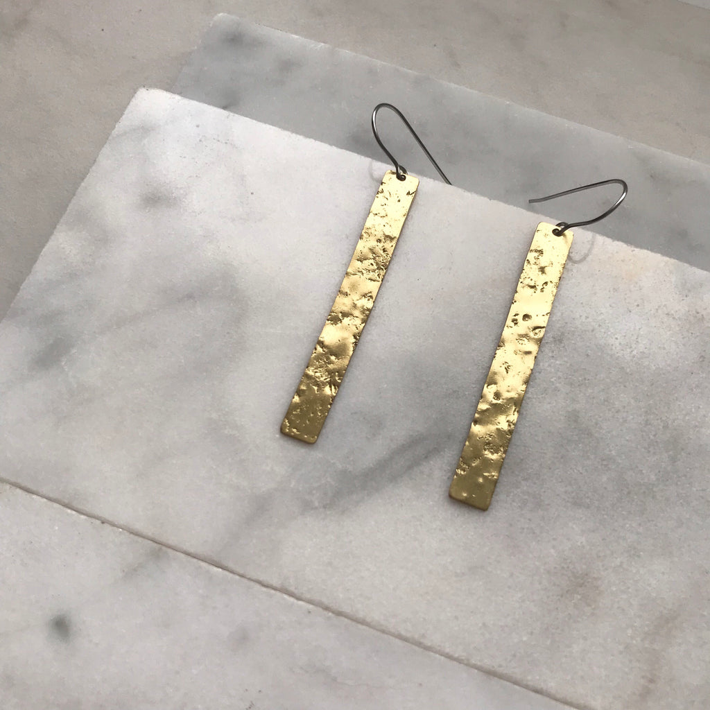 VERTICAL STATIC EARRINGS